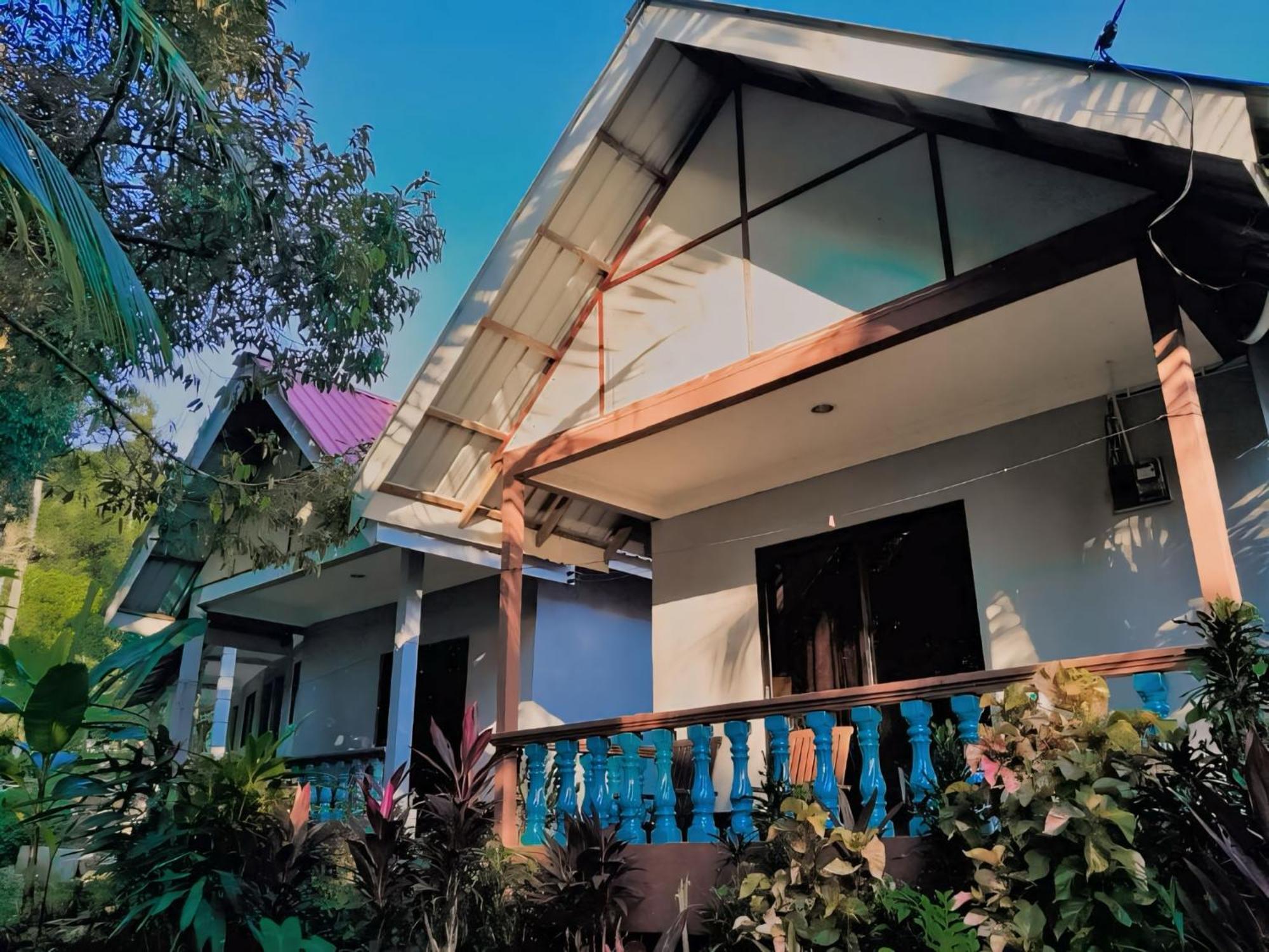 Fiqthya Chalet & Cafe Kampong Ayer Batang Exterior photo