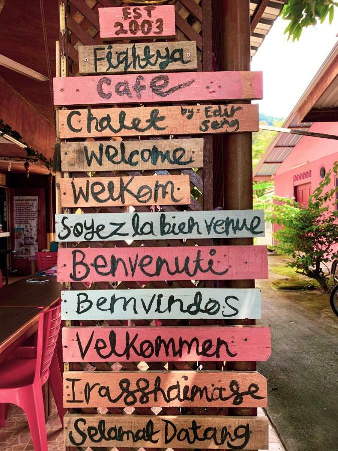 Fiqthya Chalet & Cafe Kampong Ayer Batang Exterior photo