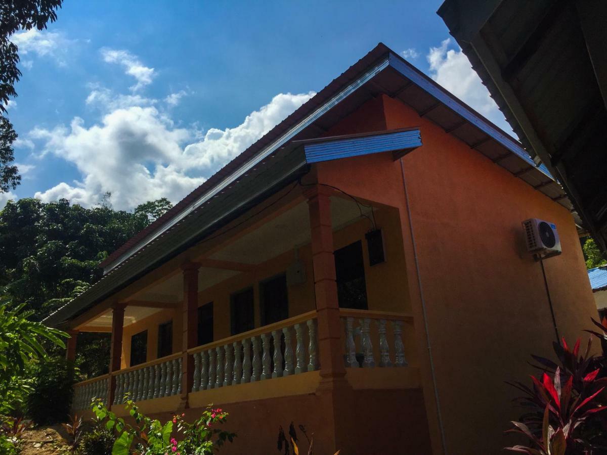 Fiqthya Chalet & Cafe Kampong Ayer Batang Exterior photo